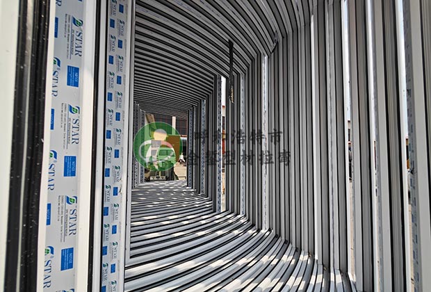 创新与效率：包头型材拉弯加工厂的现代化生产流程