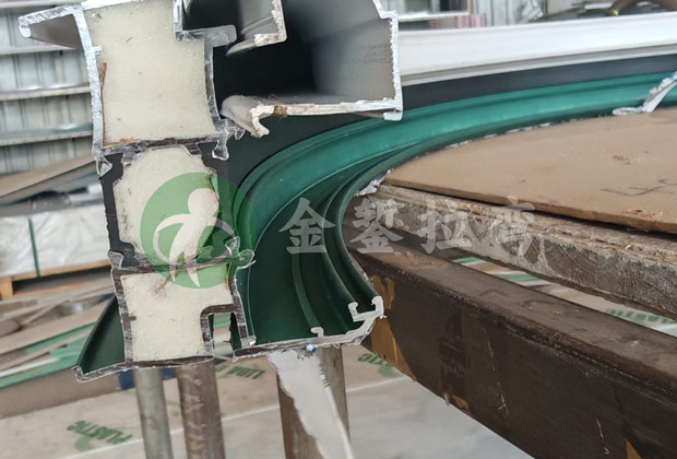 多材质兼容与曲率控制：通辽钢管型材拉弯技术满足碳钢、不锈钢及合金型材的高精度弯曲需求